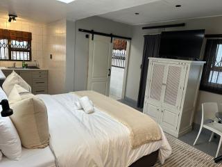 Koi liv-Inn Bedfordview ll Modern Guest House Near OR Tambo - 2