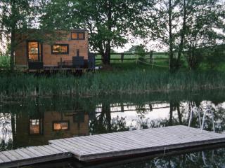 TinyHouse mit Faßsauna, beste Alleinlage direkt am Naturteich, große Terrasse - Nähe Sächsische Schweiz und Dresden - BestPrice - 1