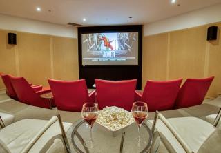 5-Star Beachfront Retreat with Theatre & Pool - 6