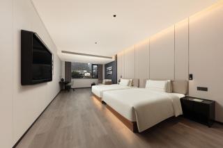 Guilin Yangshuo West Street City Center Atour Hotel - 2