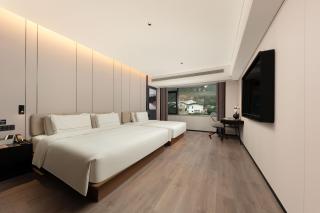 Guilin Yangshuo West Street City Center Atour Hotel - 2