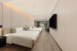 Guilin Yangshuo West Street City Center Atour Hotel - 5
