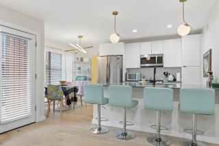 New Tiffany Blue Home on UT Campus, Moody Centre with Dedicated Parking - 5