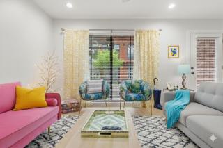 New Tiffany Blue Home on UT Campus, Moody Centre with Dedicated Parking - 8