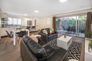 Unbeatable Convenience, the City on your Doorstep U4 - 7