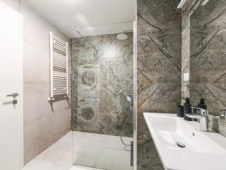 Central Debar Maalo with Private Underground Parking - Quiet location - 6