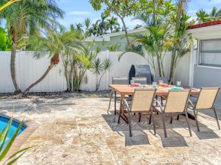Endless Summer - Heated Pool - 6 minutes to the Beach - 1