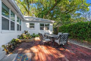 The Falling Moss Villa, A Downtown Orlando Retreat - 6