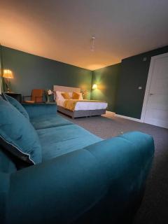 The Golf Open - Secluded Building - Town Centre with Garden - 0