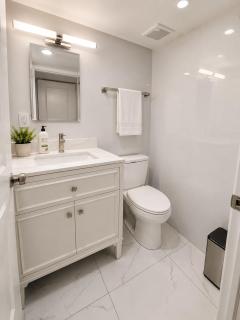Parkside luxury suite and EV station - 6