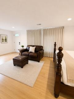Parkside luxury suite and EV station - 8