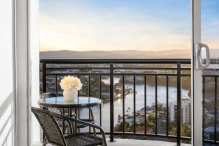 Chevron Renaissance Apartment with Ocean & Hinterland Views, Parking & Resort Facilities - 2