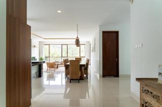 Magenta Hill View Villa 6 Bedrooms With a Private Swimming Pool and a Movie Room - Bandung - 7
