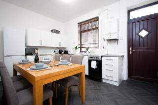 Spacious 2BR in Chadderton Near Manchester - 6