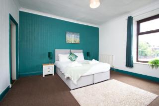Spacious 2BR in Chadderton Near Manchester - 9