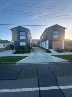 Affordable room - comes with entire house - 6