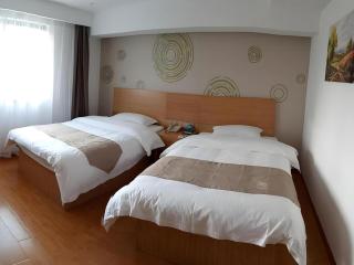 GreenTree Inn Anqing Qianshan County Sunshine City Express Hotel - Qianshan - 1
