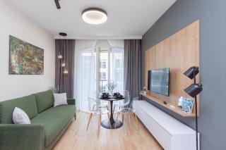 Apartly- Calm Riverside Apartment with Balcony - 0