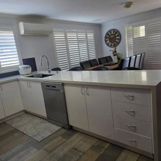 Spacious 4-Bedroom House Rental in Baldivis, Australia - 2
