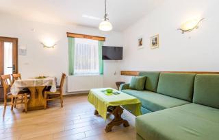 3 Bedroom Beautiful Home In Jasenak - 1
