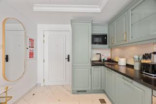 Benessere Luxe 1BR with Lagoon view Miracle Garden - 2
