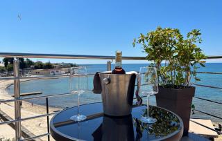 Beach Front Apartment In Umag With House Sea View - 8