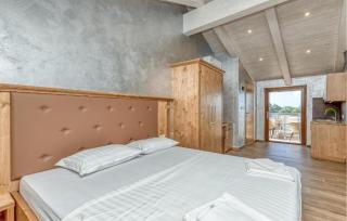 Beach Front Apartment In Umag With House Sea View - 4