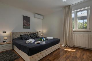 Pool House Kristina - Happy Rentals - 3
