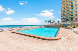 Modern Studio - Partial Beach Views Pool & Porch - 9