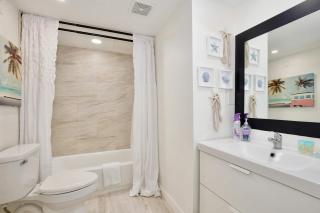 Modern Studio - Partial Beach Views Pool & Porch - 5