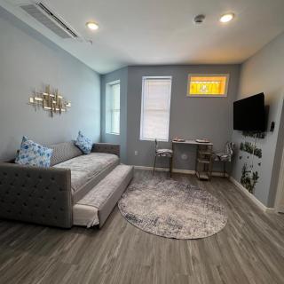 Grand Deluxe 1BR Penthouse near Newark Airport - 1