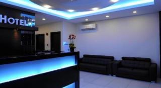 Cathay Hotel - 9