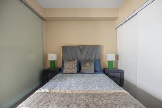 1 Bedroom & Den Condo with Balcony in DT Toronto - 7
