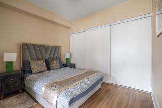 1 Bedroom & Den Condo with Balcony in DT Toronto - 4