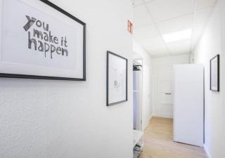 Spacious Two BR Close To Stadtpark and Street Parking - 3