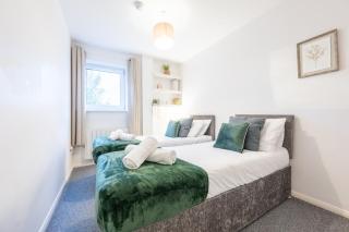 Cardiff Bay Breeze Modern 2BR Apartment Private Parking Fast WiFi - 9
