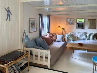 Classic Timber Cottage Close To Forest And Beach - 2