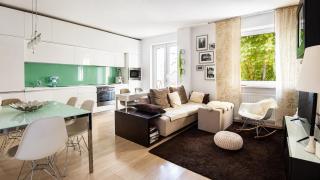 Bright Central 2BR Business & City Stay - Nivy - Balcony - Fast WiFi - 7