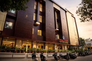 Hotel Regal Crest - 0