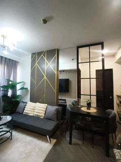 D Grey Pillows - 16th Floor One-Bedroom Condo Unit with Sea View - Pontud - 1