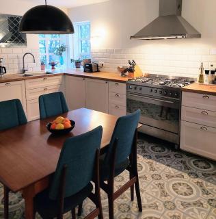 Bright and spacious home near Reykjavik center - sleeps 7 - 8