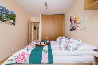 Grzegórzecka Family Apartments with Balcony & Parking Cracow by Noclegi Renters - 1