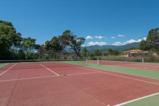 Le Club - 4