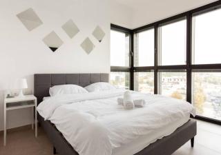 Modern Tower Apt w Spectacular Sea View l Mamad - 1