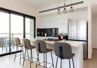 Modern Tower Apt w Spectacular Sea View l Mamad - 7