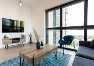 Modern Tower Apt w Spectacular Sea View l Mamad - 2