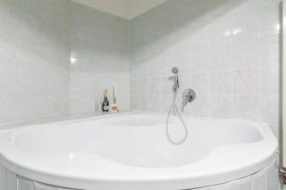 Elegant 3BDs with Sauna Near the Dancing House and Riverside - NP - 8