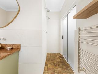 Pool House - 4