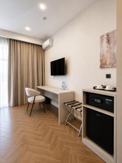 Delmont hotel - 1