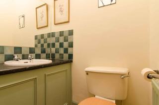 Large Traditional Flat in Central Edinburgh - 6
